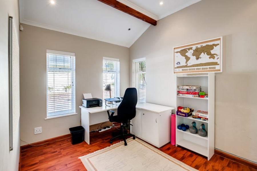 To Let 4 Bedroom Property for Rent in Constantia Western Cape